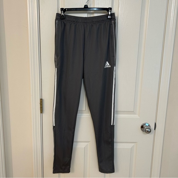 NWT Adidas Tiro 21 Men's Track Pants Front Zip Pockets in Team Grey Four Size S - Picture 2 of 9